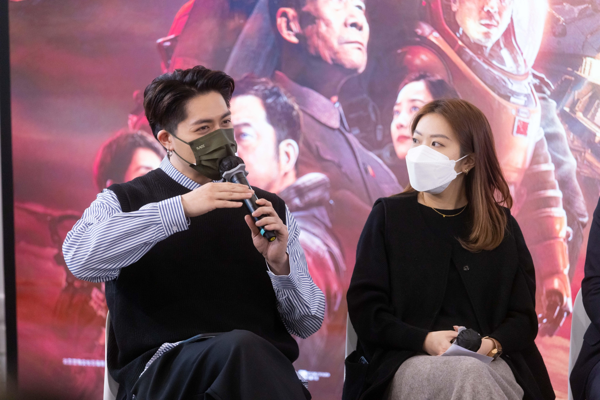 　　英皇艺人朱天出席《流浪地球2》青年分享会