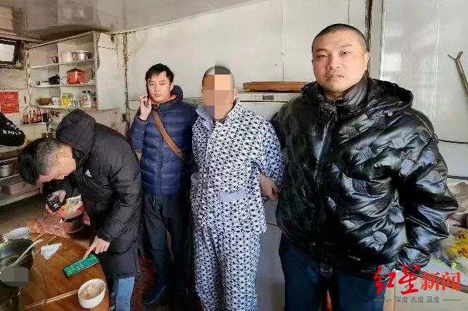 ↑蒋某某被民警持获