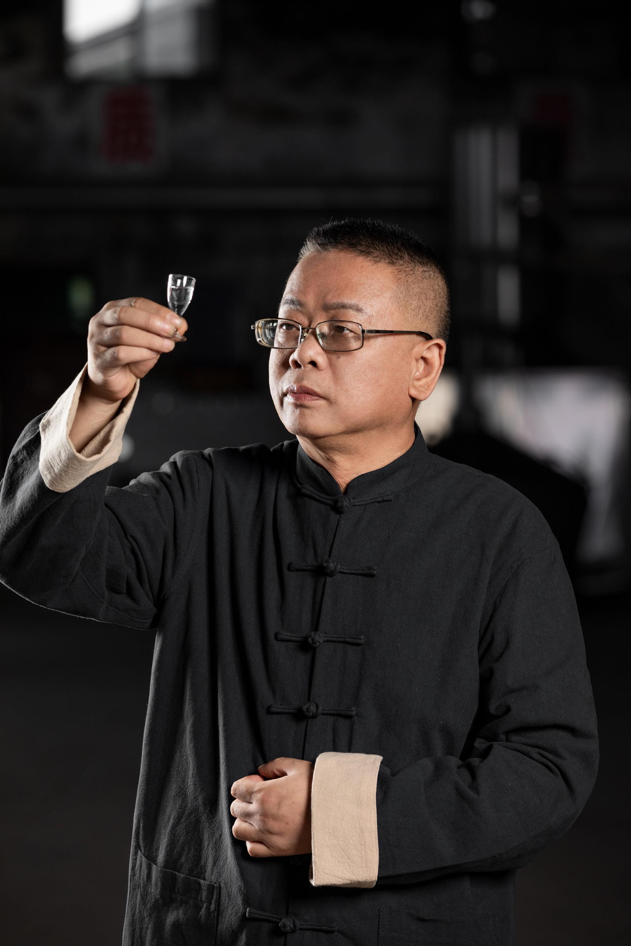 　　李银强：坚守匠心 酿造美酒