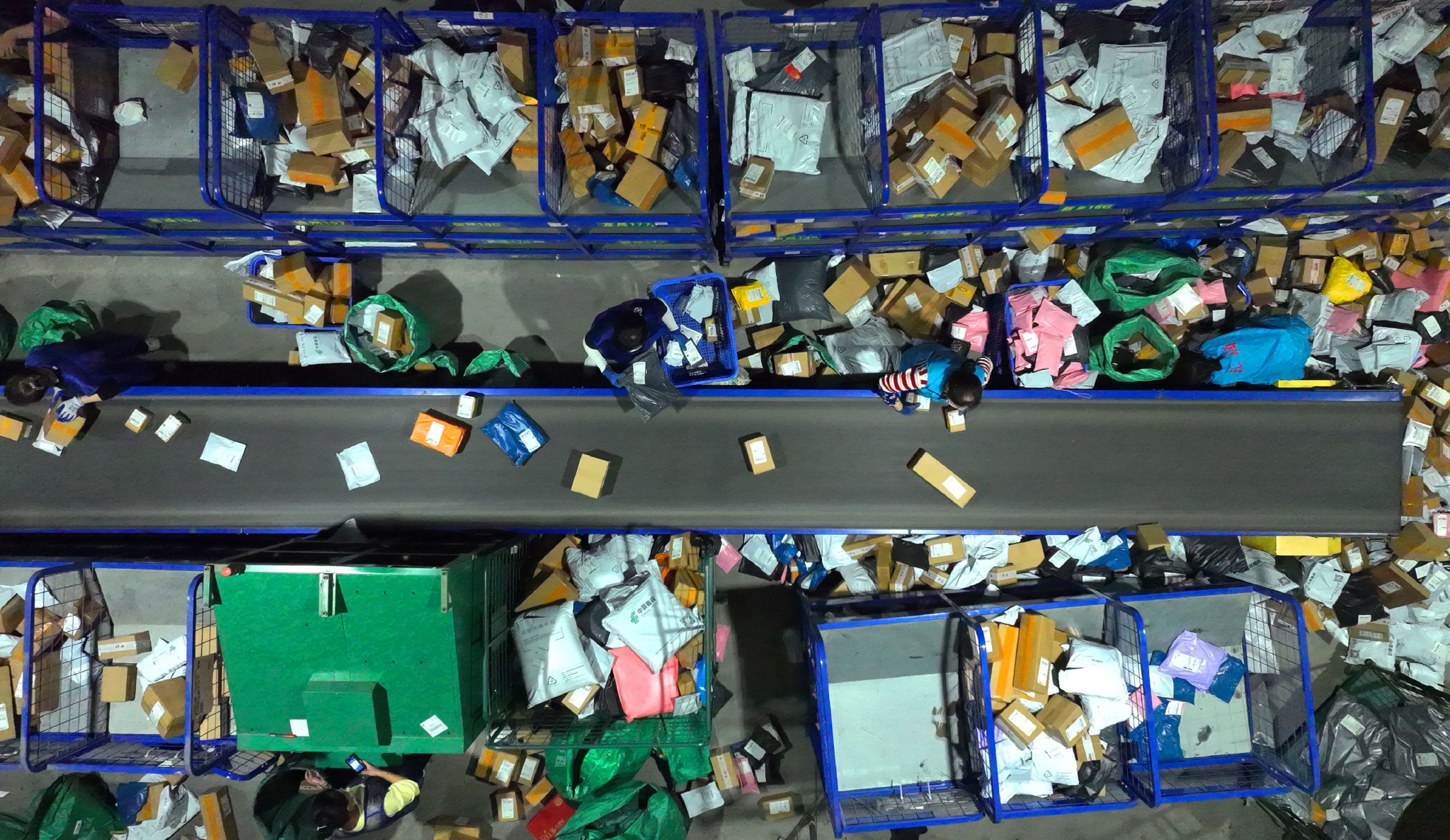 a股快递公司"春节月"单量普降:韵达跌超30%居首 通达系阵营分化加剧