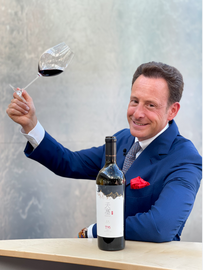 　　图 9-RIEDEL家族第十一代传人Maximilian J. Riedel先生