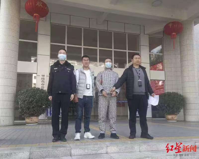 ↑蒋某某被民警持获