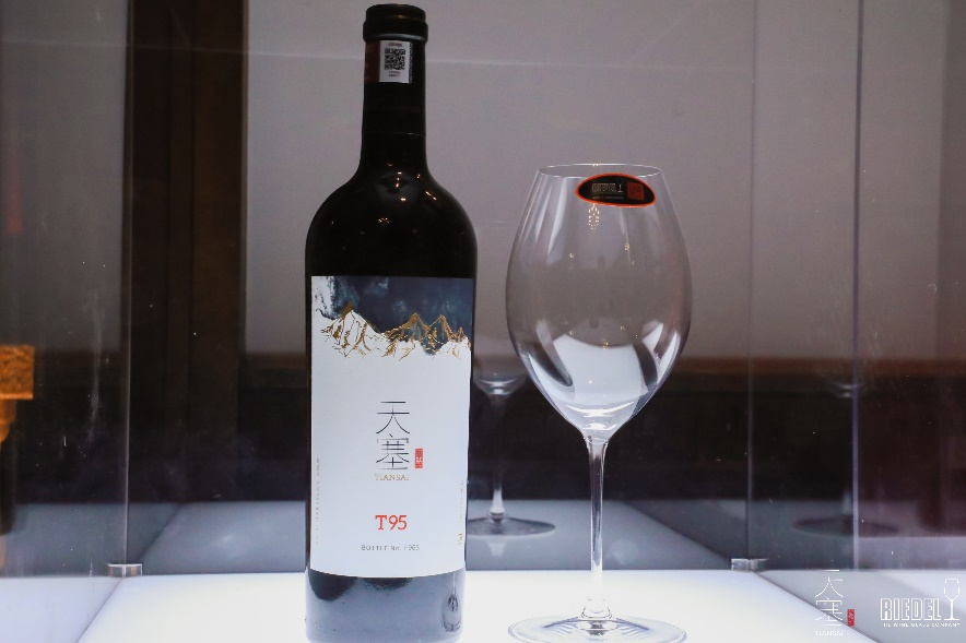 　　图1-RIEDEL天塞酒庄T95马瑟兰杯