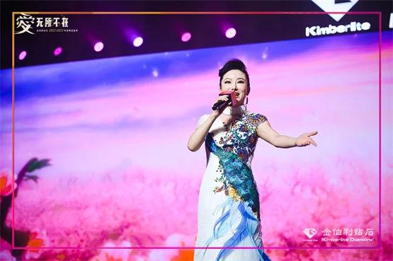 ▲毛一涵女士演唱《春天的芭蕾》