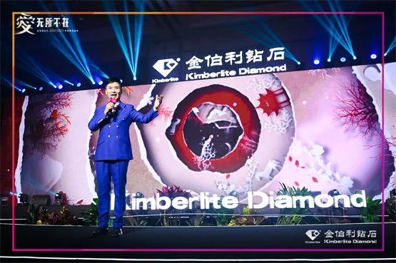 ▲刘和刚先生演唱《父亲》、《撸起袖子加油干》