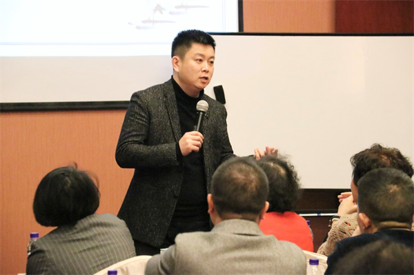 　　鹤年堂品牌管理公司副总裁孙海龙