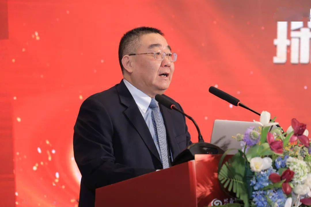 兴业银行南京分行党委书记,行长叶向峰在致辞中表示,兴业银行南京分行