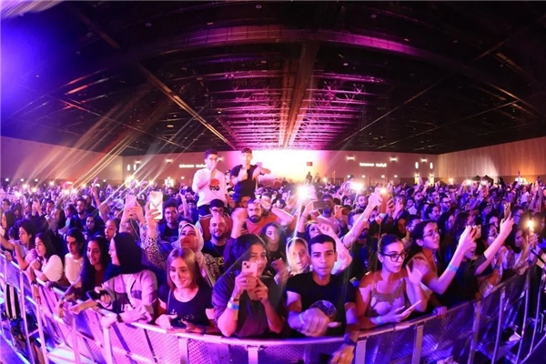 　　图为：英雄体育、迪拜经济局和旅游局、迪拜世界贸易中心联合主办的迪拜嘉年华现场