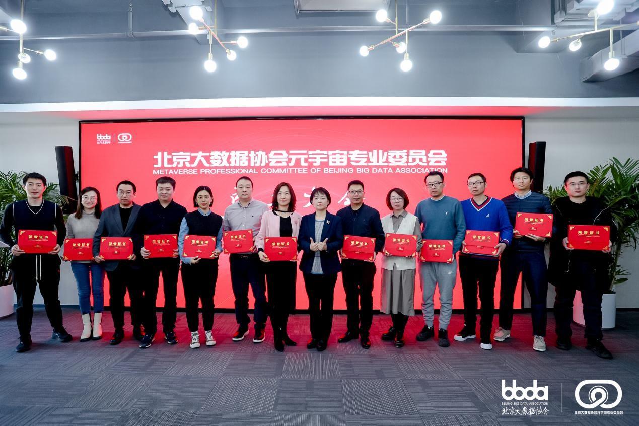 　　专委会理事证书颁发环节合影