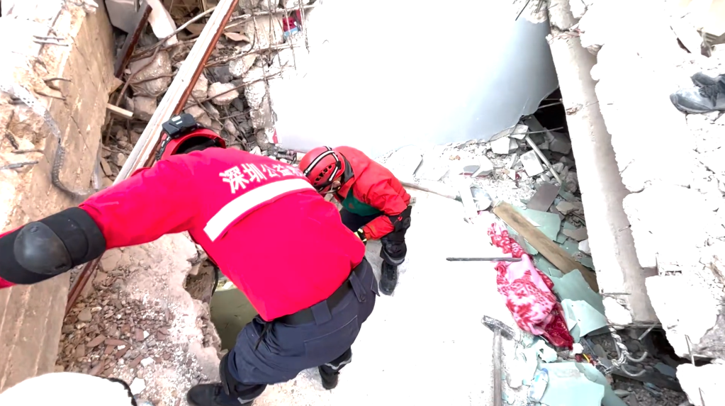 19日,深圳公益救援队22名赴土耳其参与地震救灾的队员,结束了为期11天