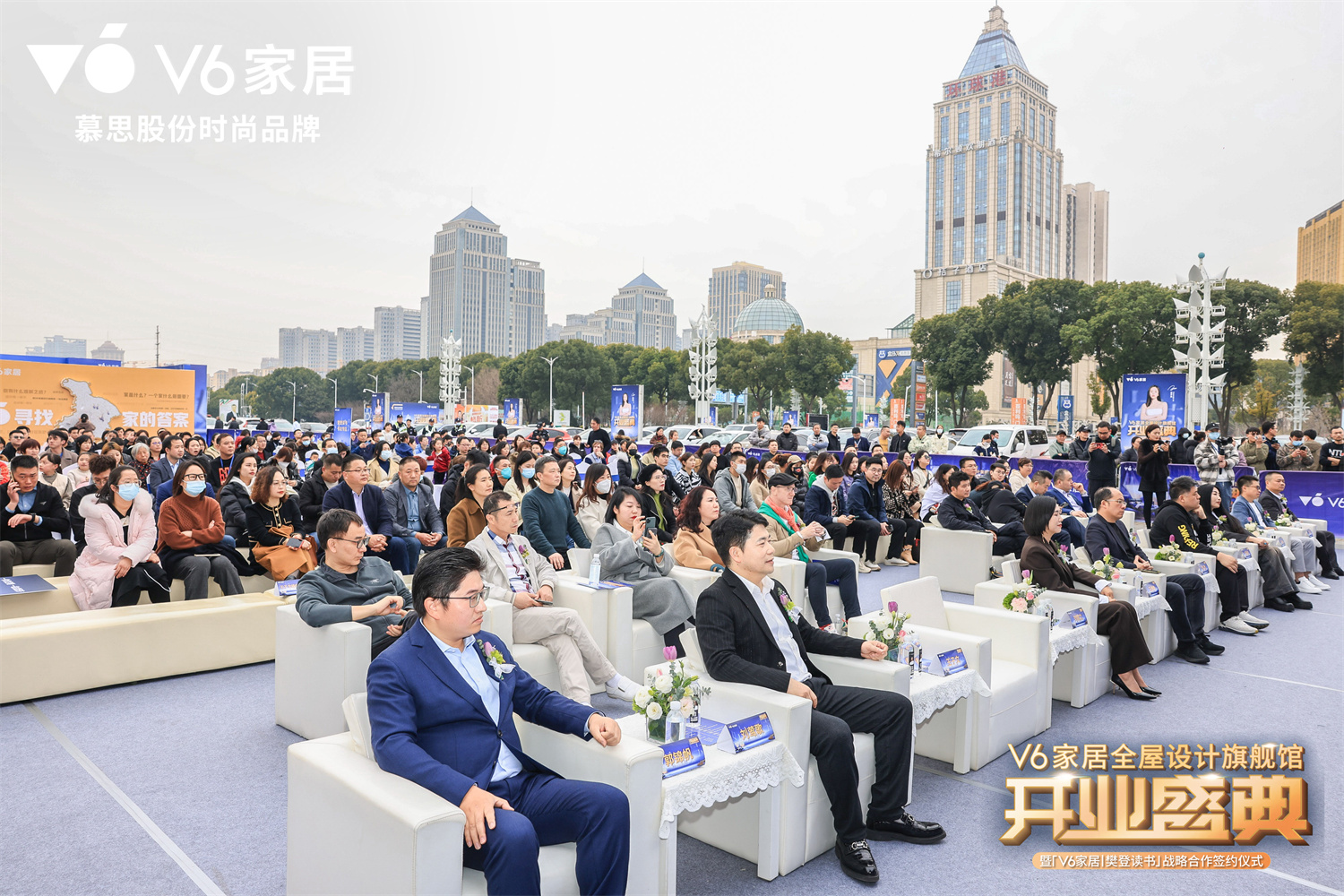 　　△ 活动现场人山人海，众多重磅大咖出席活动