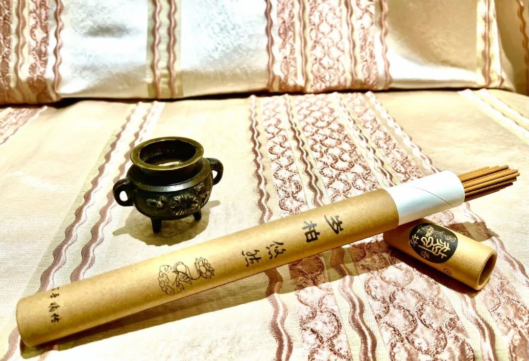 　　图 | 焚香可净化室内空气