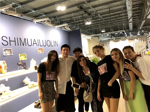 　　图 | 诗慕·爱洛琳在意大利、上海、深圳参加时尚展会