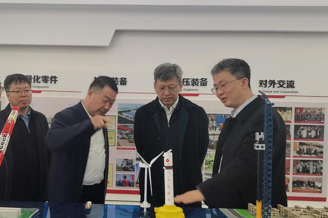 协会首席经济学家,小金汽车(通辽)有限公司董事长钟永生等座谈交流