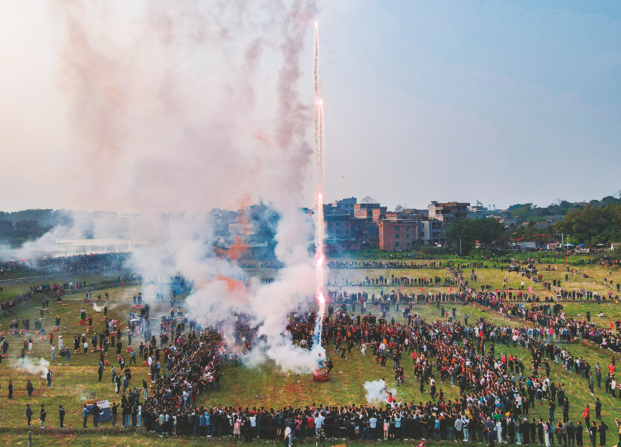 &nbsp;&nbsp;&nbsp;&nbsp;抢花炮场面火爆刺激&nbs