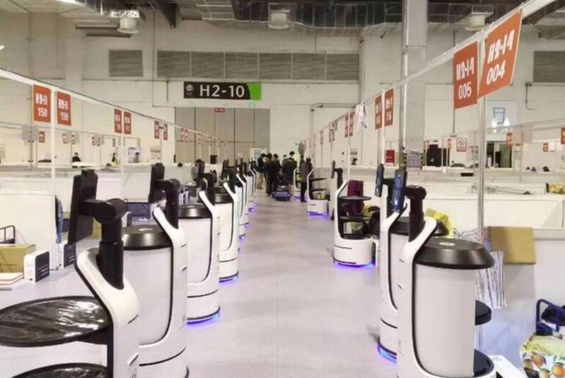 达闼机器人在方舱。