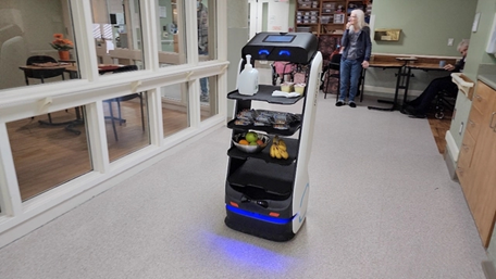 　　擎朗送餐机器人T5