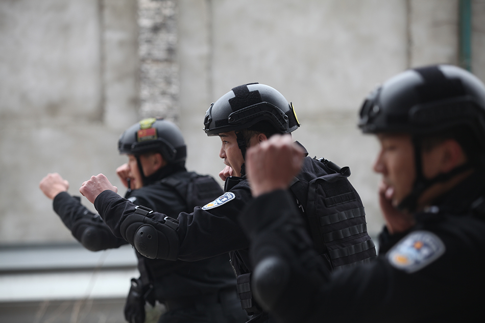 快速射击营救人质上海杨浦特警开展春季大练兵