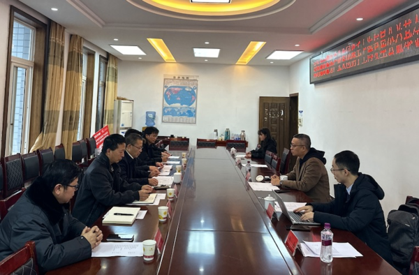 　　高地和复星基金会一行与晴隆县有关领导展开深入交流