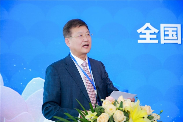 　　(全国水产标准化技术委员会水产品加工分技术委员会副主任委员林洪教授现场发言)