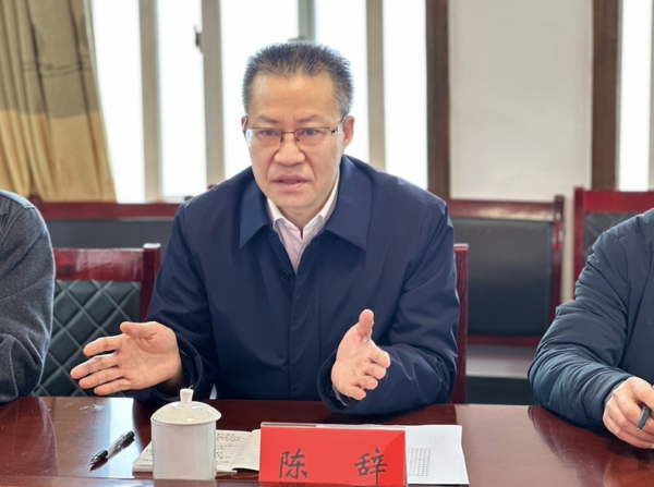 　　晴隆县人大常委会副主任陈辞