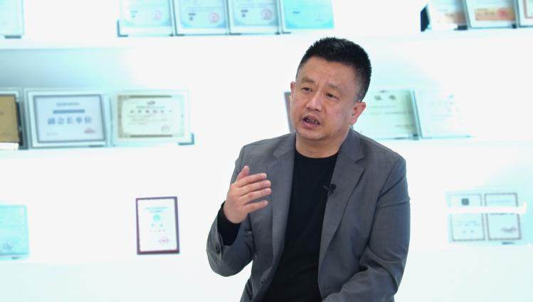 　　(成都智元汇信息技术股份有限公司创始人、董事长邓波)