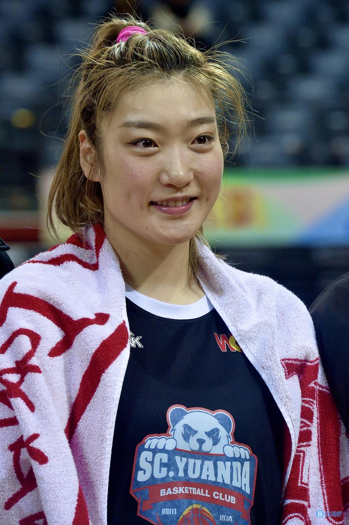 李梦15分3篮板8助攻1抢断 四川取得WCBA季后赛1/4决赛首胜_手机新浪网