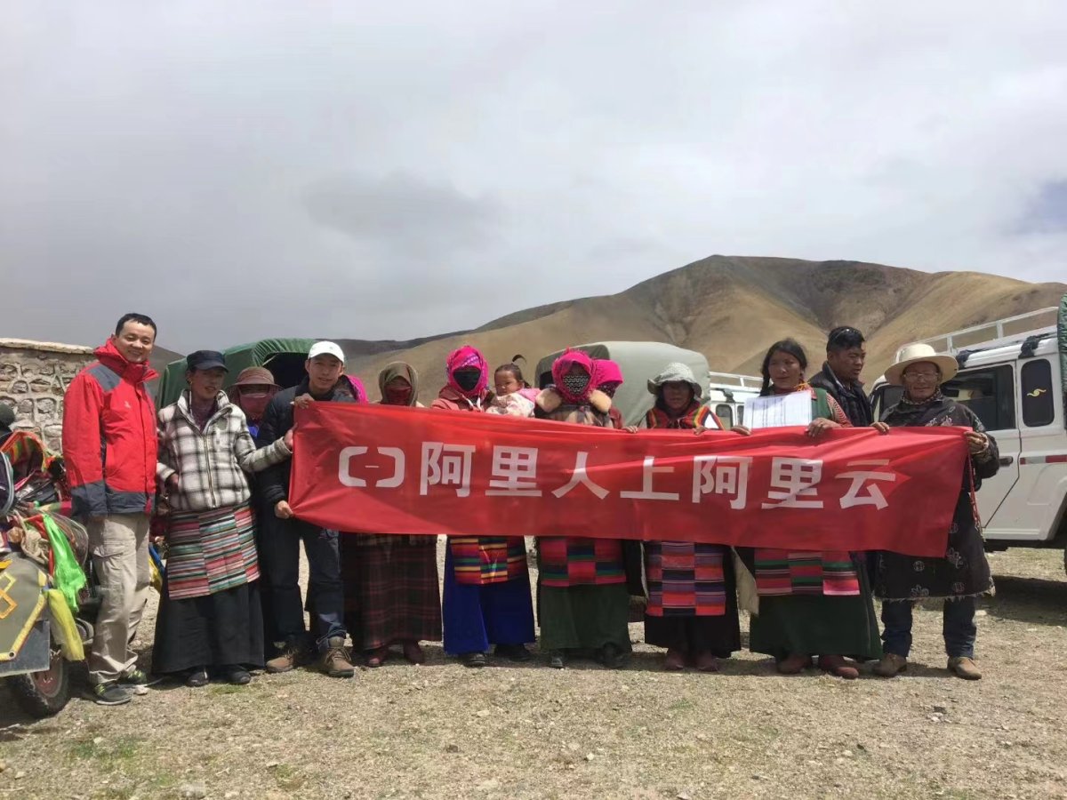 　　(图：技术最终克服了距离，网线拉平了医疗的鸿沟)