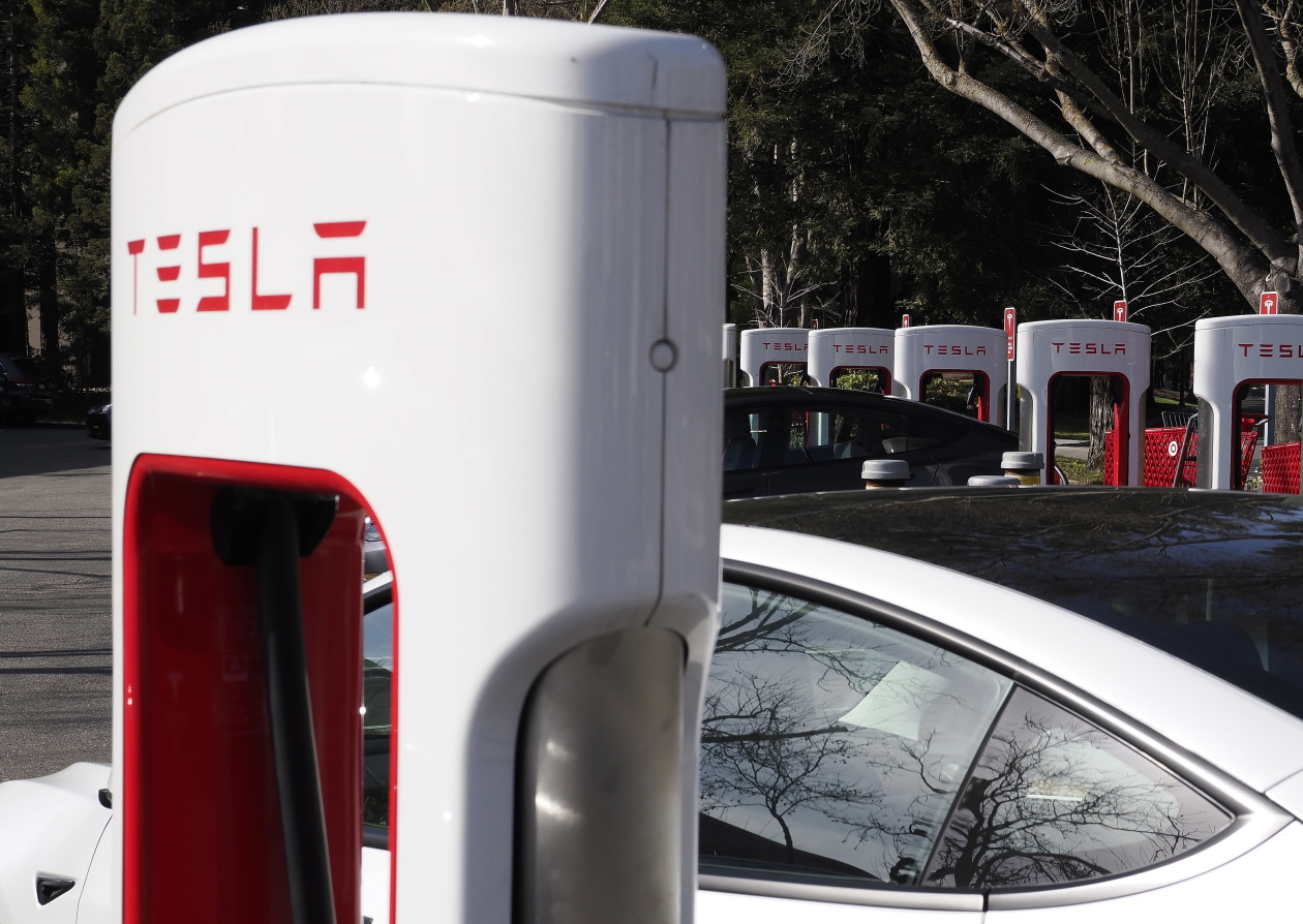 TSLA 特斯拉- 美國科技補貼先打痛德國！特斯拉想將電池生產搬回美國｜CMoney 股市爆料同學會