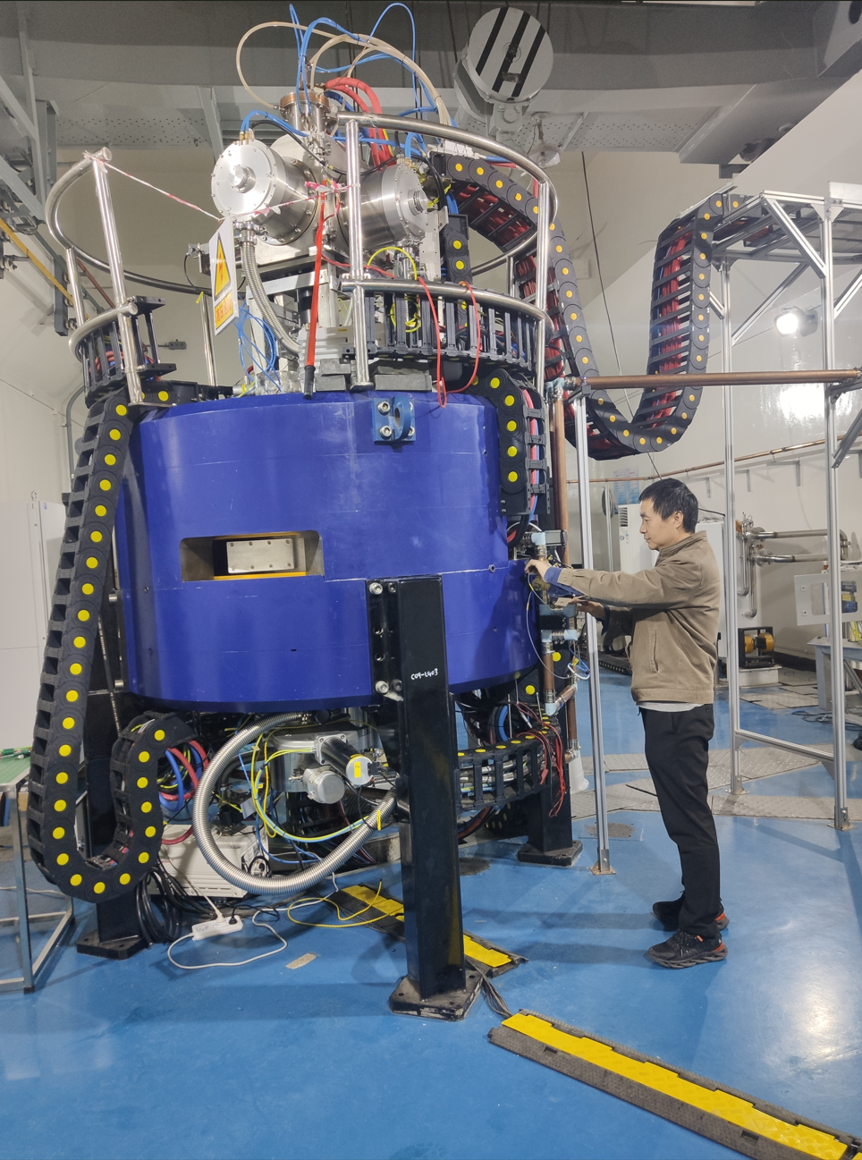 加速器 ▲管锋平说,现阶段升级bnct设备的一大方向就是提高中子的产额