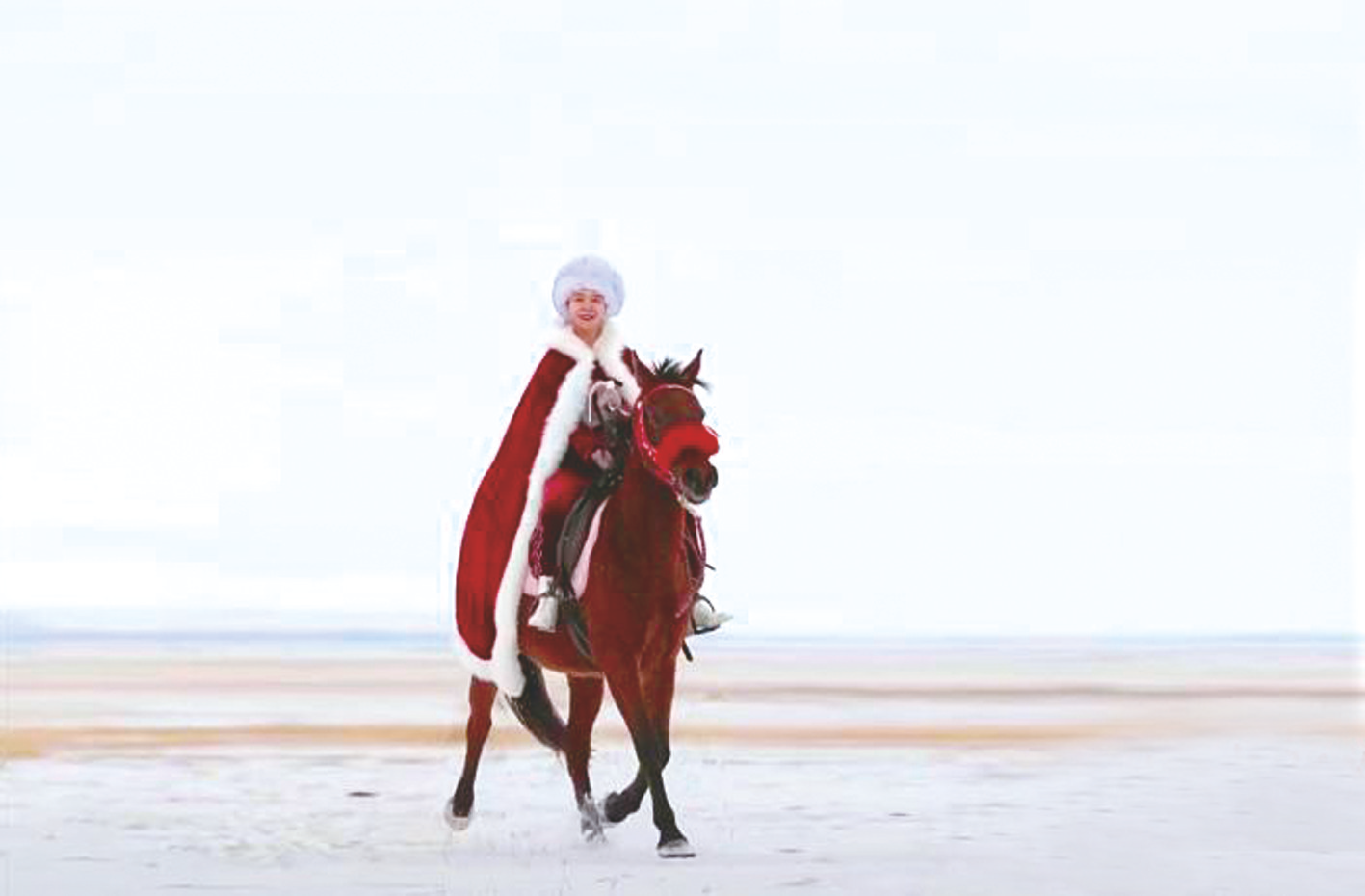 &nbsp;&nbsp;&nbsp;&nbsp;贺娇龙策马雪原为昭苏县旅游做宣传