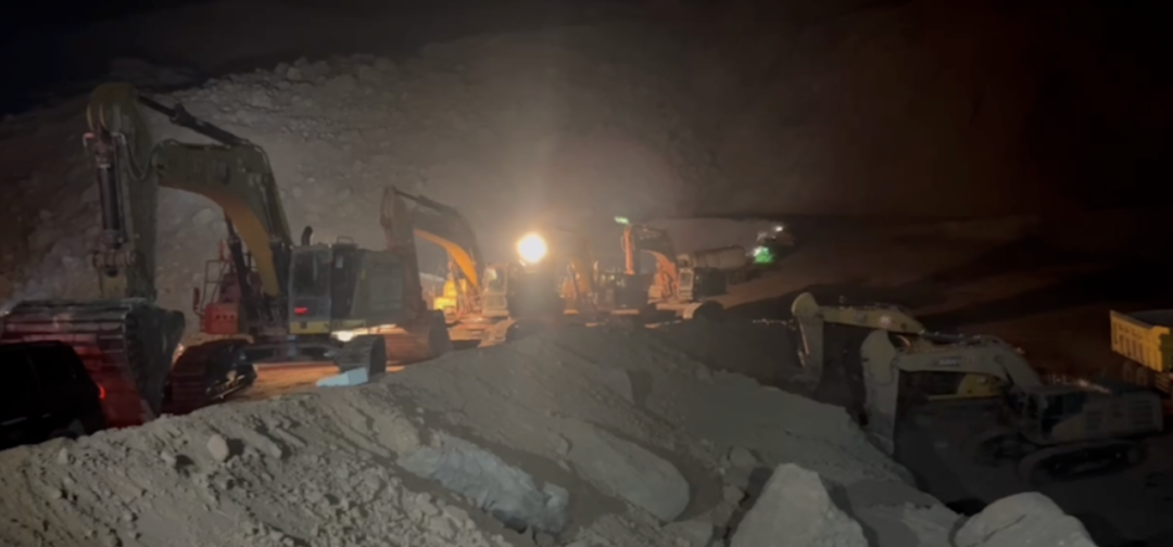 救援工作正在持续进行中（央视新闻视频截图）