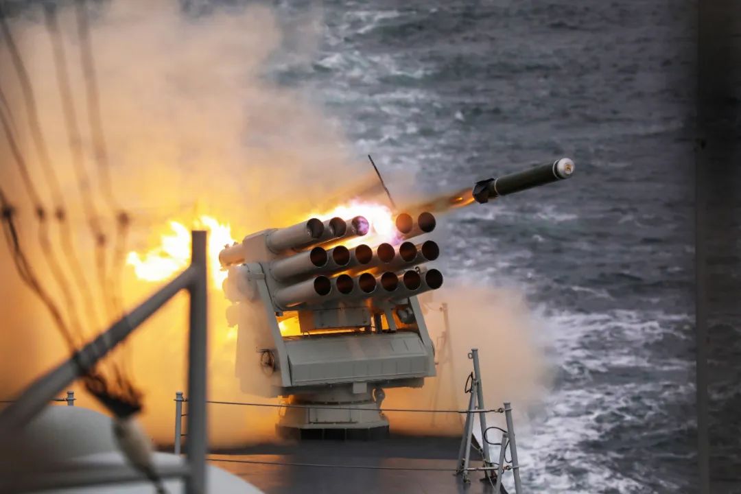 特情不断双炮齐射震海天