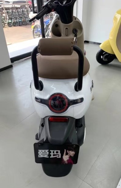 　　图注:爱玛妮娜Q305车尾设计独具匠心