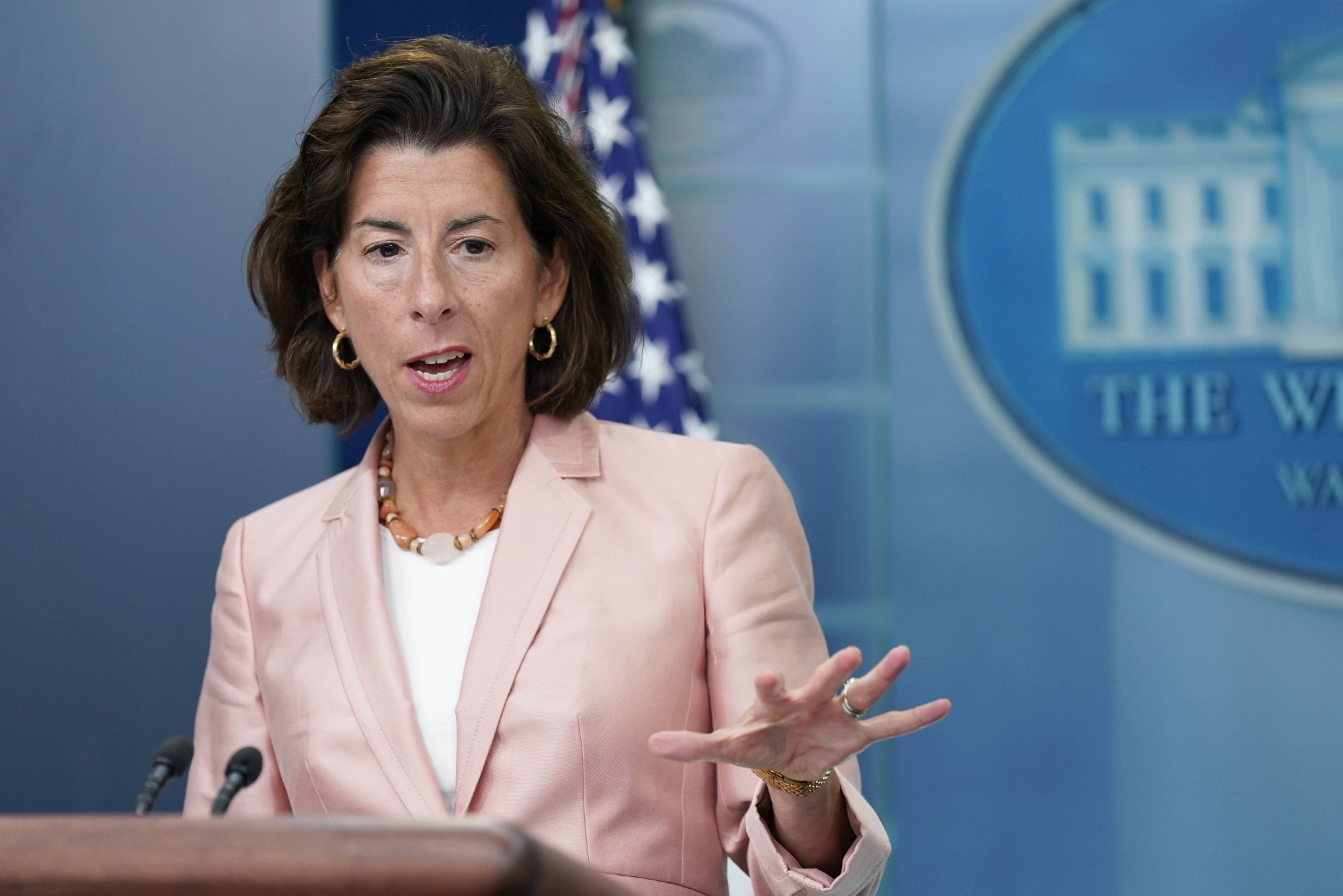 美商务部长雷蒙多直言依赖台积电是弱点，必要时将取而代之|百能云芯|美国|三星电子|台积电公司|德州仪器|半导体指数_手机新浪网