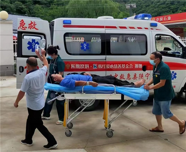 　　东鹏特饮·韩红爱心救护车