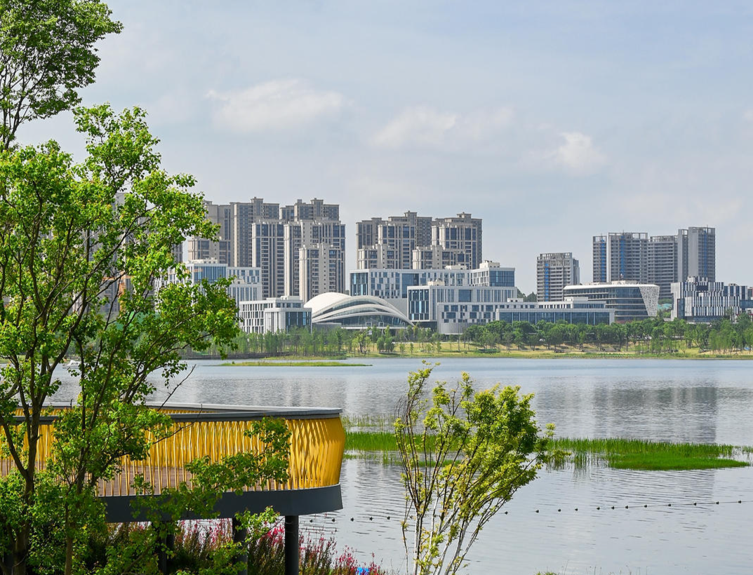 ▲成都兴隆湖,自然与城市的结合 资料图