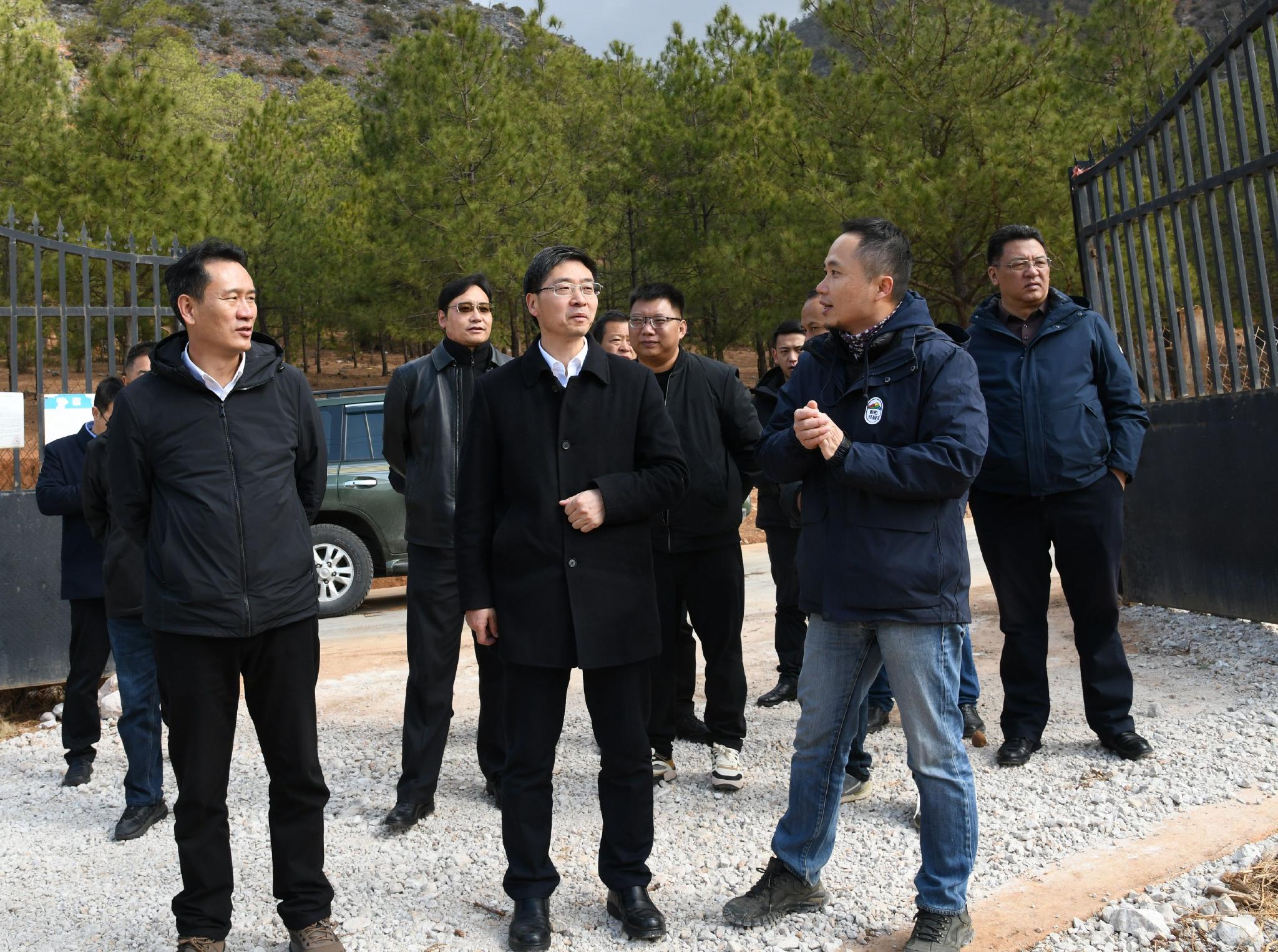 罗朝峰深入香格里拉市三坝乡专题调研农业产业发展及农民增收情况