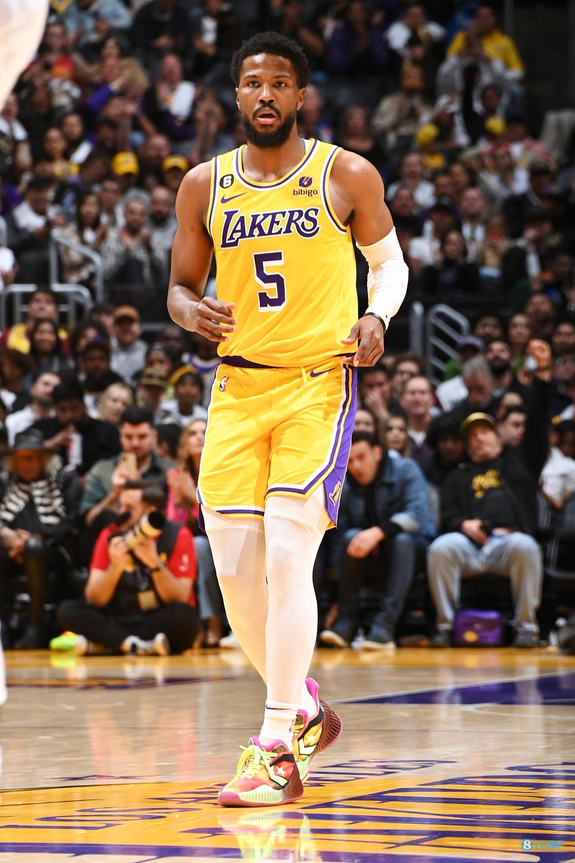 实时追踪湖人赛场表现深度解析战术布局与球员发挥