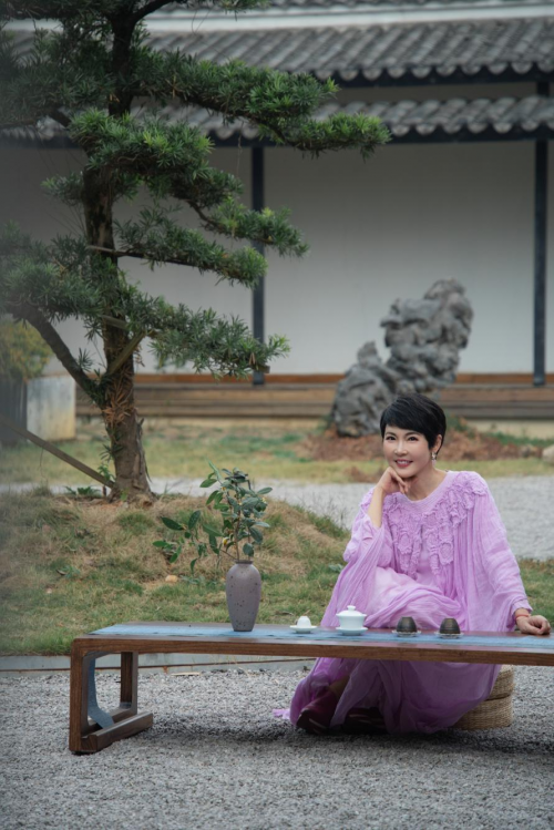 　　(知名个人成长作家 张德芬)