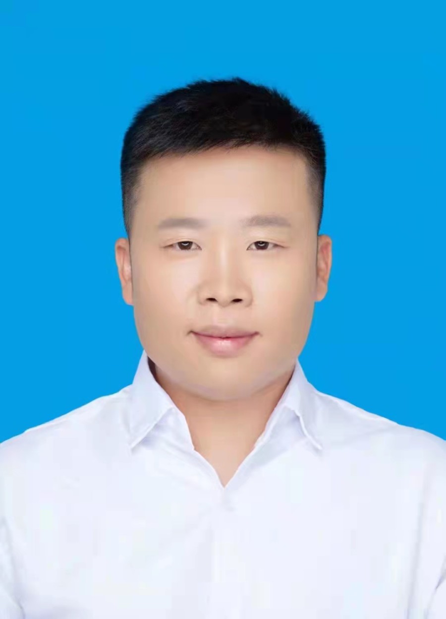 中共党员,中央党校研究生学历,现任安远县委副书记,县人民政府县长