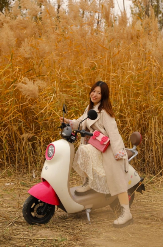 　　图:爱玛晴天秋季时尚出街