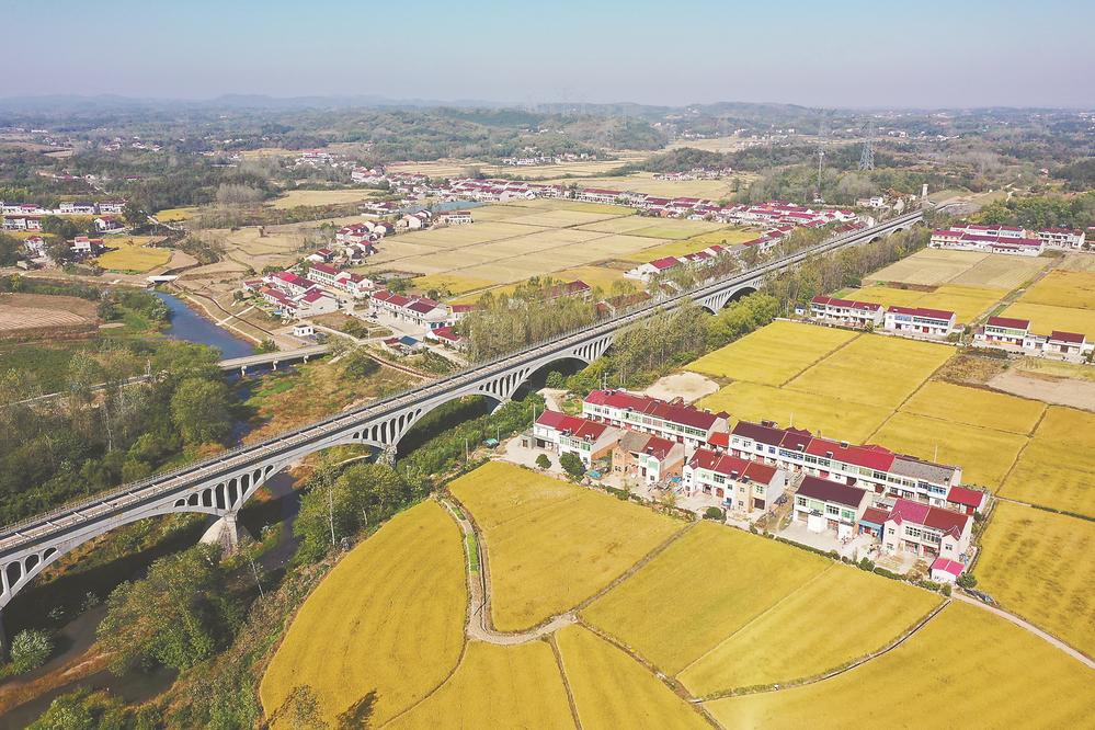 坐落於六安市舒城縣張母橋鎮與金安區施橋鎮交界的將軍山渡槽.