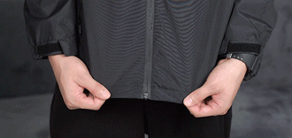 另外它的内里设置了抓绒内胆，内层暖绒，外层防风，严寒的天气里有它一件，内里穿件小短袖都足够~