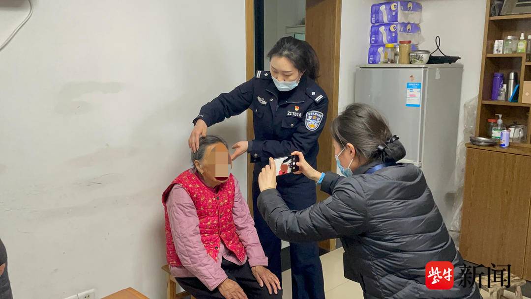 派出所将"窗口服务"送进居民家,上门为九旬老人办身份证_新浪财经