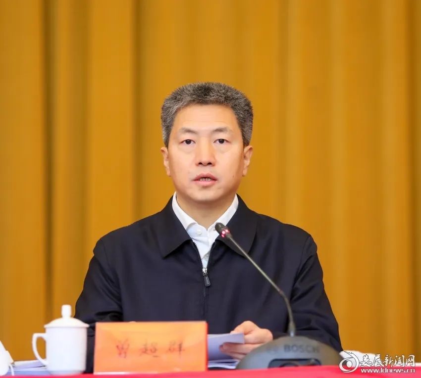 娄底市委副书记,市长曾超群主持会议.