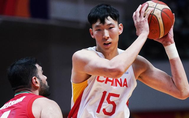周琦依然是中国男篮最为倚重的内线支柱. 图/视觉中国