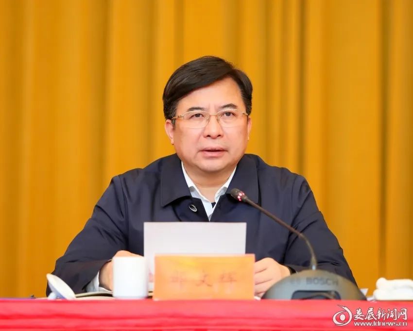 娄底市委书记邹文辉出席会议并讲话.