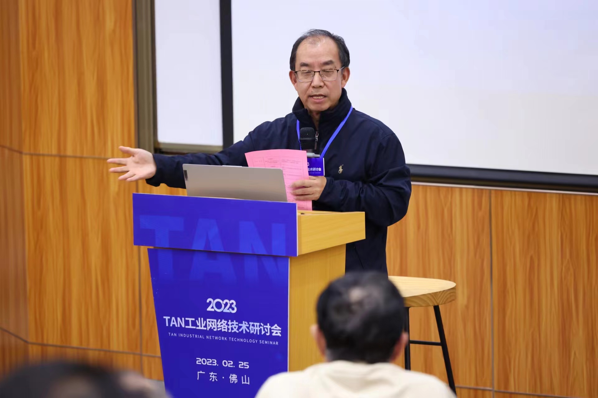 　　中国航空工业集团信息技术中心原首席顾问、中国船舶独立董事宁振波特邀报告