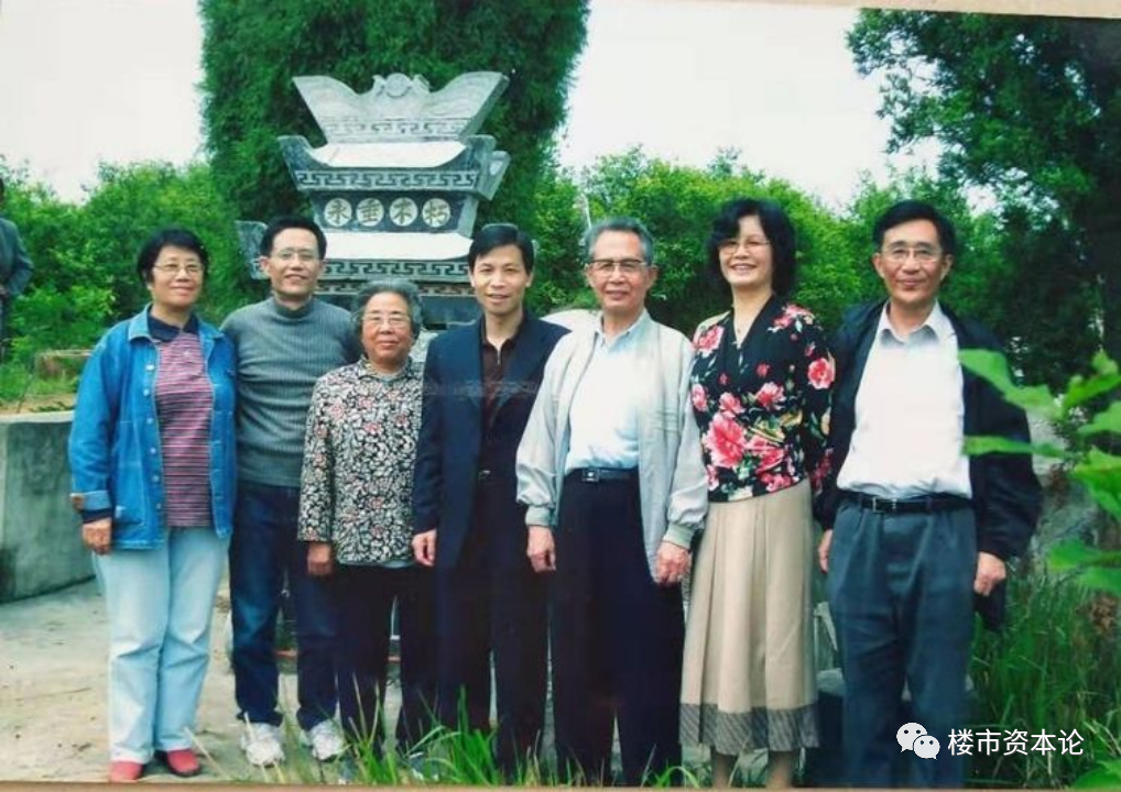 祭祀或许,正是在能力之外,章卡鹏对明家的这份情,让其在明丕白遇难后